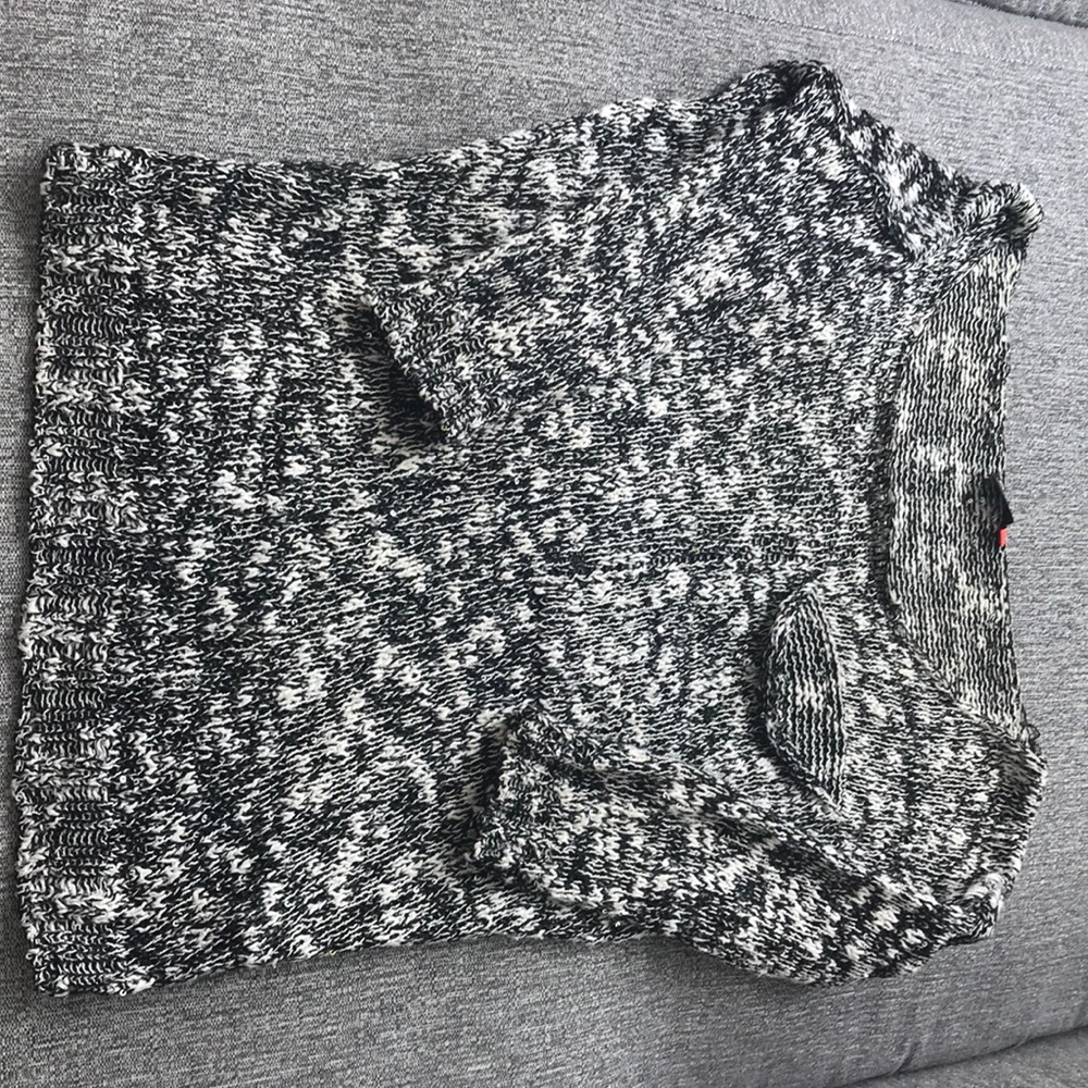 ONLY - Black and white scoop neck sweater